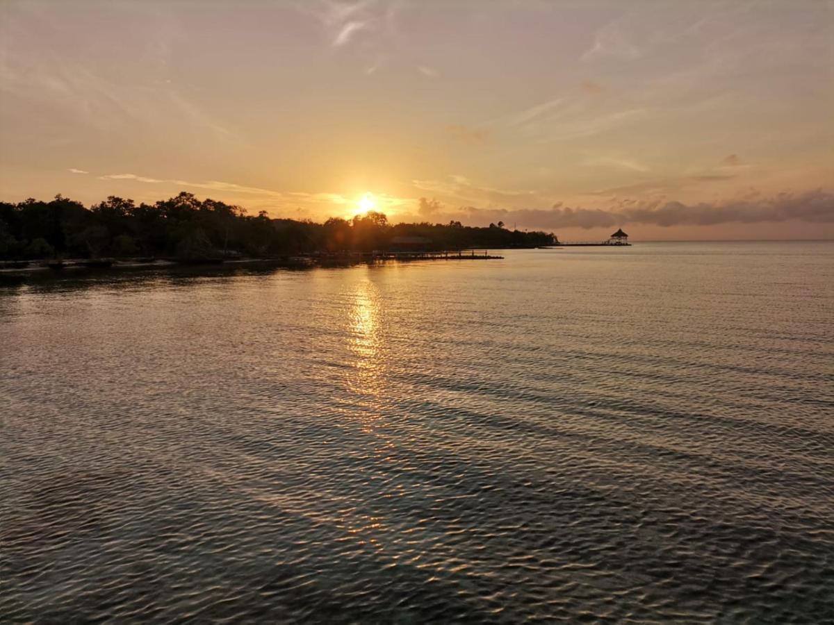 Hostel Villa Luz Beach Tintipan Island 外观 照片