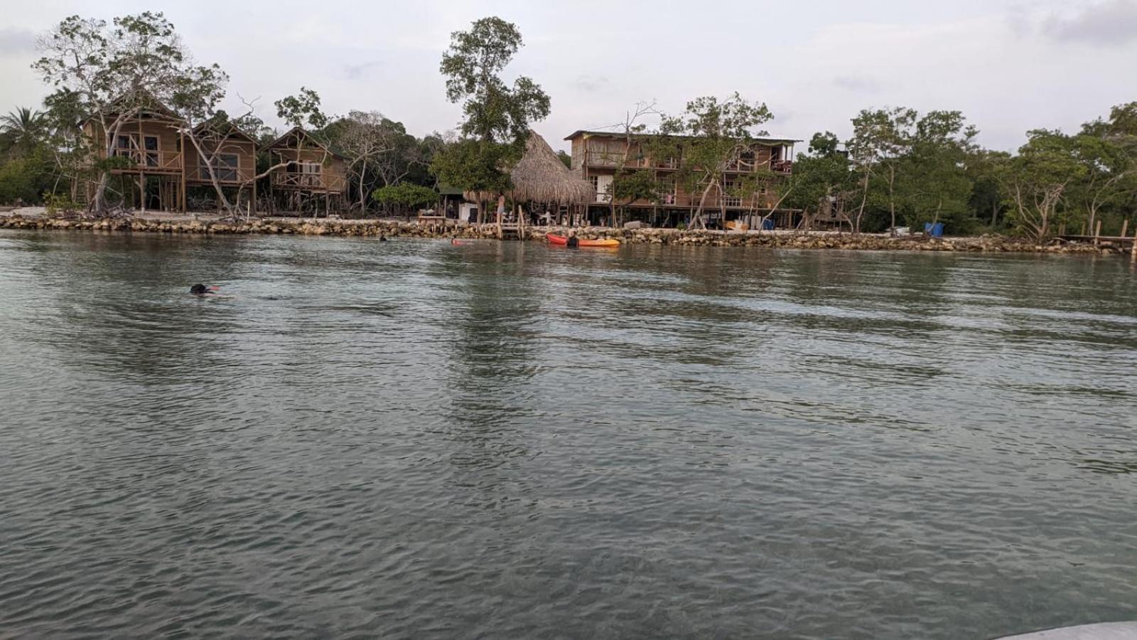 Hostel Villa Luz Beach Tintipan Island 外观 照片